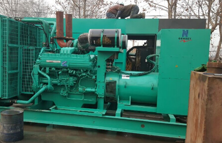 雅安发电机组如何判断水冷式机油散热器内部是否需要清洗？